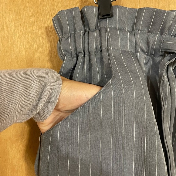 SHE & SKY-paper bag shorts - Picture 3 of 4